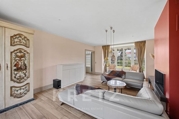 Image No.6-5 Bed House for sale