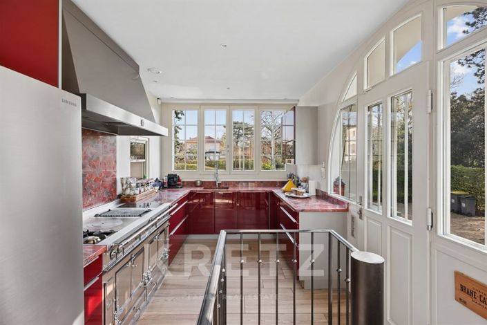 Image No.7-5 Bed House for sale