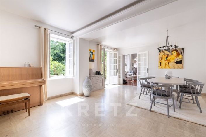 Image No.9-6 Bed House for sale