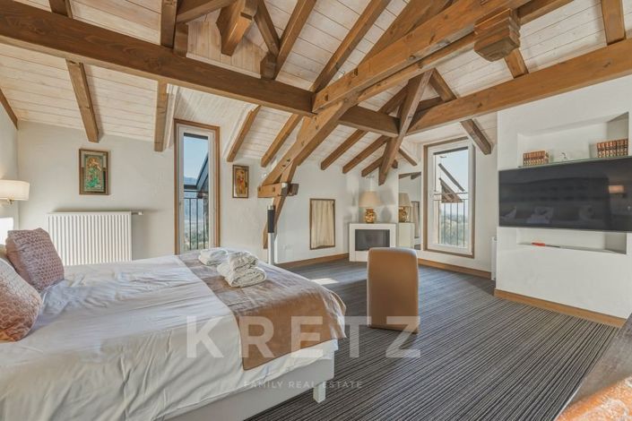 Image No.11-8 Bed Property for sale