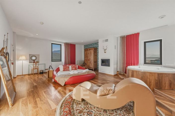 Image No.13-8 Bed Property for sale