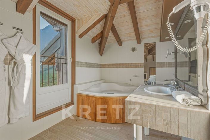 Image No.15-8 Bed Property for sale