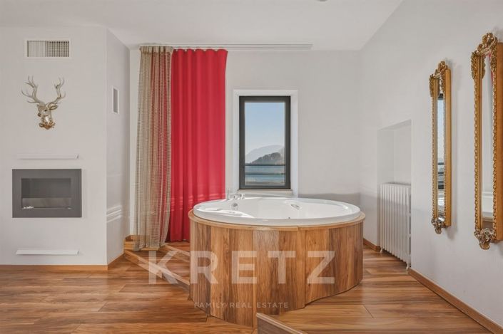 Image No.16-8 Bed Property for sale