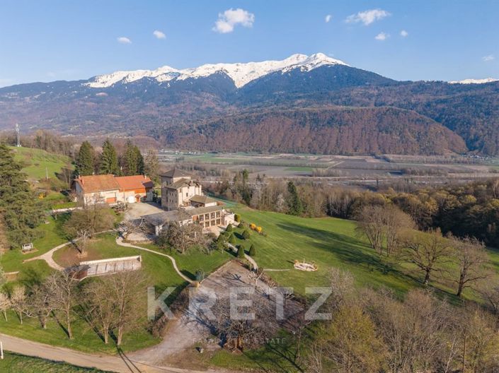 Image No.17-8 Bed Property for sale