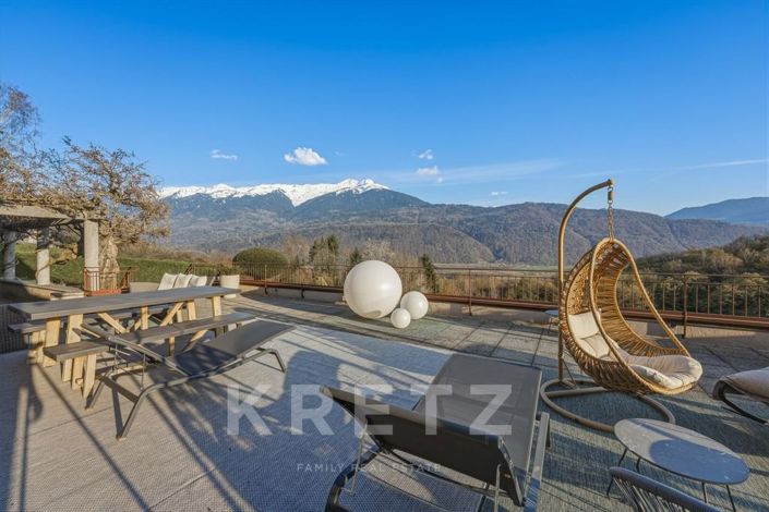 Image No.20-8 Bed Property for sale