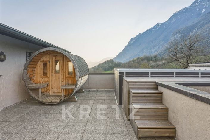 Image No.21-8 Bed Property for sale