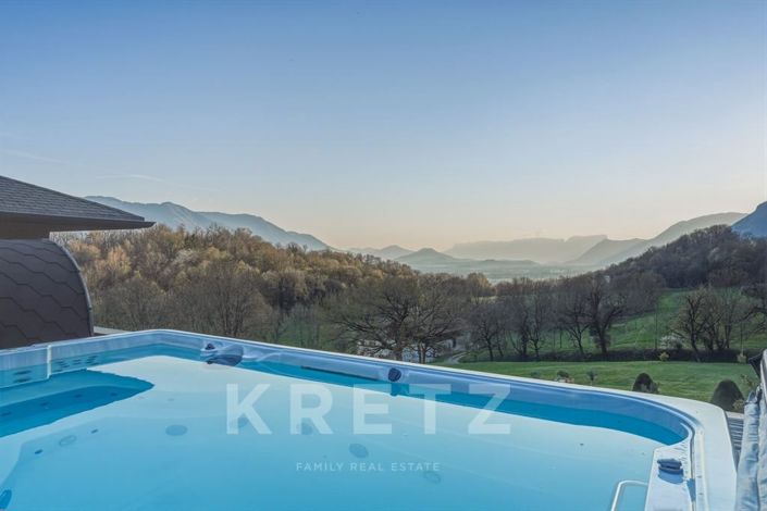 Image No.22-8 Bed Property for sale