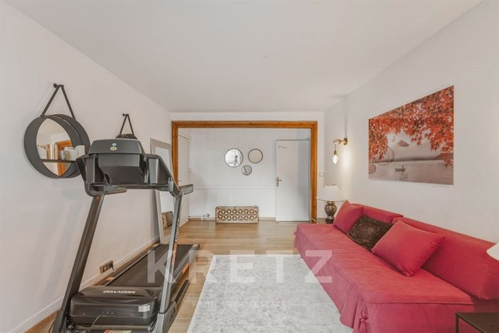 Image No.25-8 Bed Property for sale