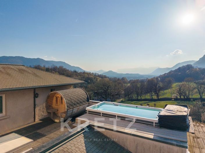 Image No.5-8 Bed Property for sale