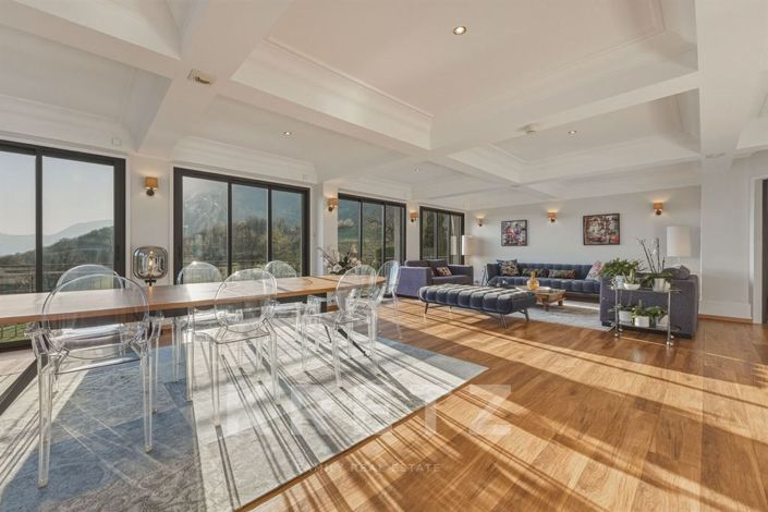 Image No.6-8 Bed Property for sale