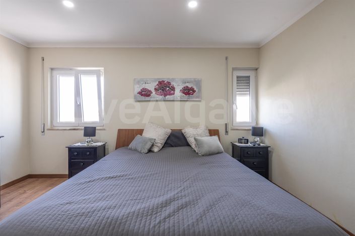 Image No.10-3 Bed House for sale