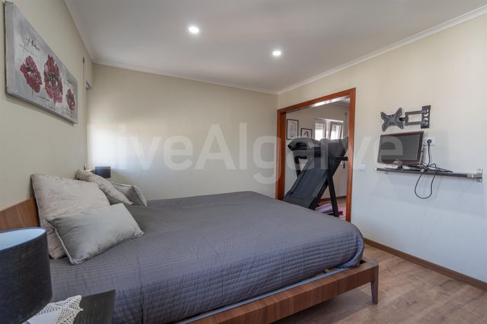 Image No.11-3 Bed House for sale