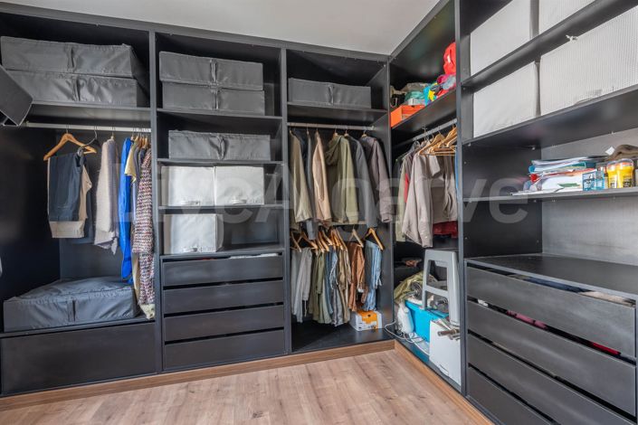 Image No.12-3 Bed House for sale