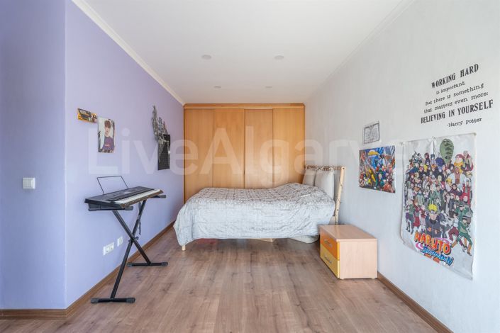 Image No.18-3 Bed House for sale