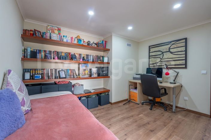 Image No.19-3 Bed House for sale