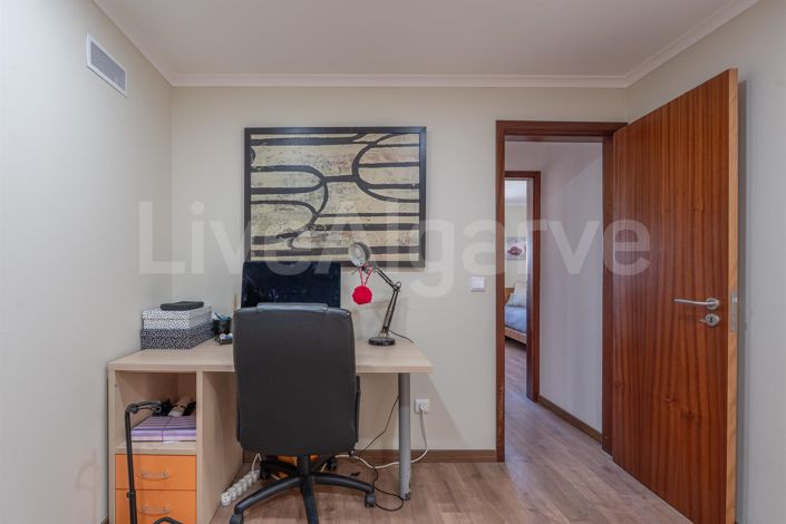 Image No.20-3 Bed House for sale