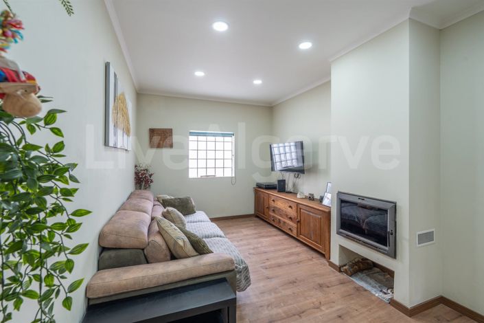 Image No.6-3 Bed House for sale