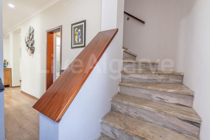 Image No.8-3 Bed House for sale