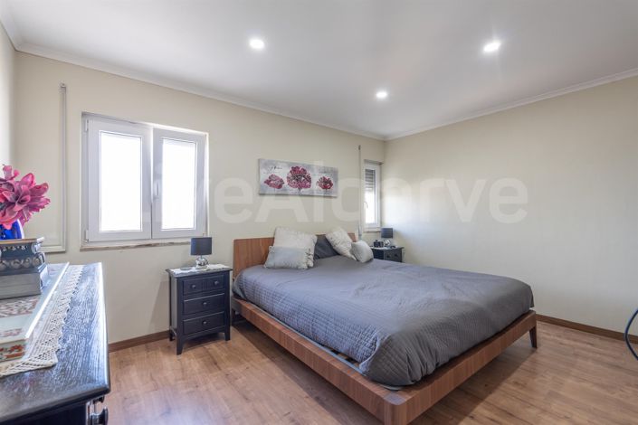 Image No.9-3 Bed House for sale