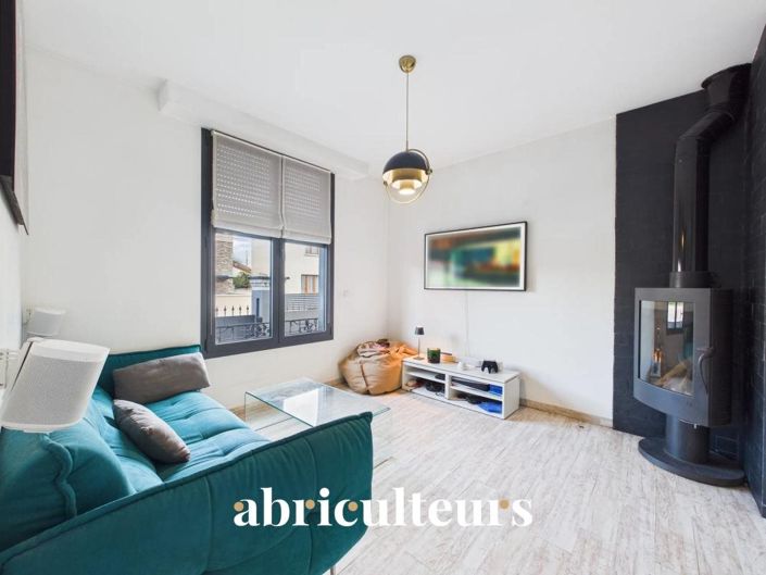 Image No.10-3 Bed House for sale