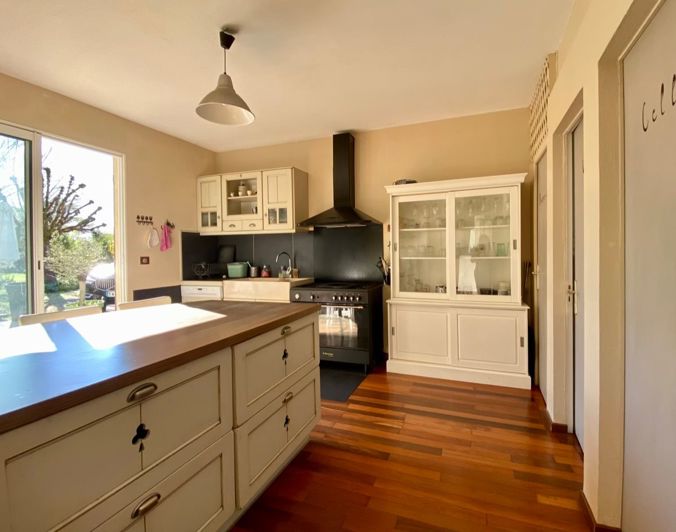 Image No.6-4 Bed House for sale