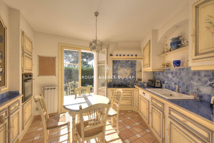 Image No.10-3 Bed House for sale