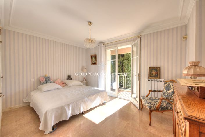 Image No.11-3 Bed House for sale