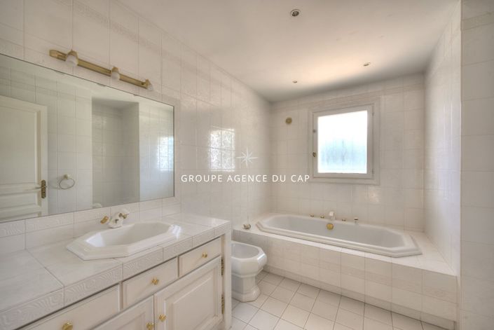 Image No.12-3 Bed House for sale