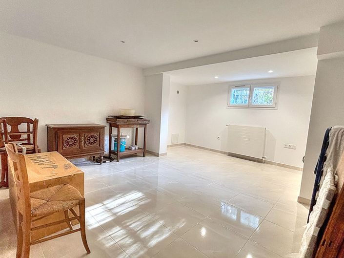 Image No.18-3 Bed House for sale