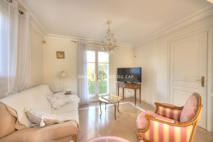 Image No.8-3 Bed House for sale