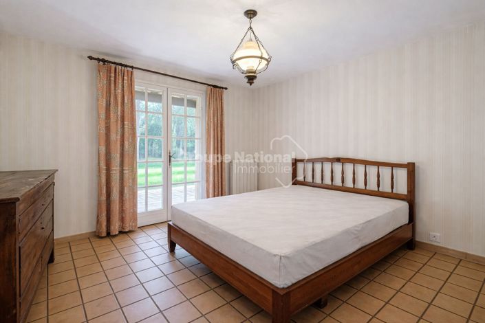 Image No.10-4 Bed Property for sale