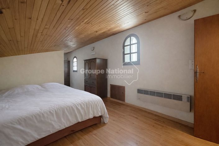 Image No.12-4 Bed Property for sale