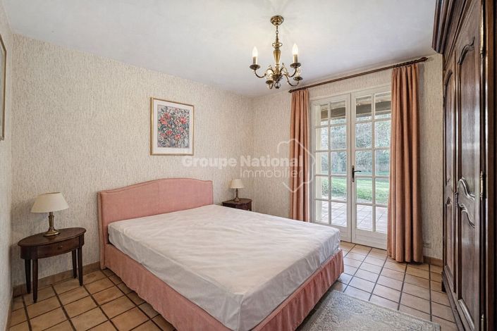 Image No.8-4 Bed Property for sale