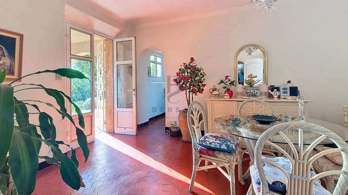 Image No.10-3 Bed House for sale