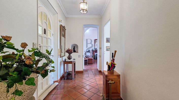 Image No.15-3 Bed House for sale