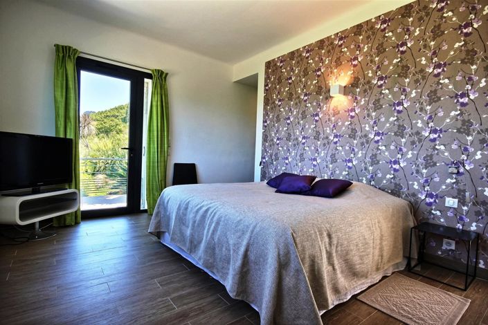 Image No.10-7 Bed House for sale