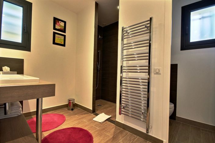 Image No.11-7 Bed House for sale