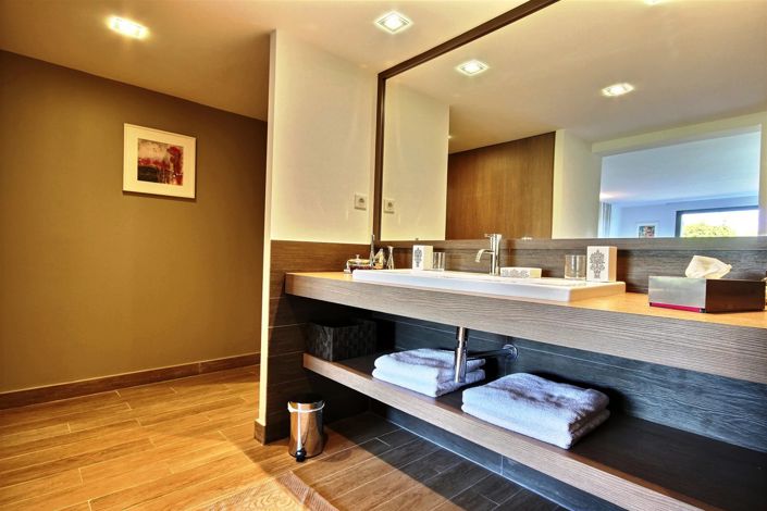 Image No.7-7 Bed House for sale