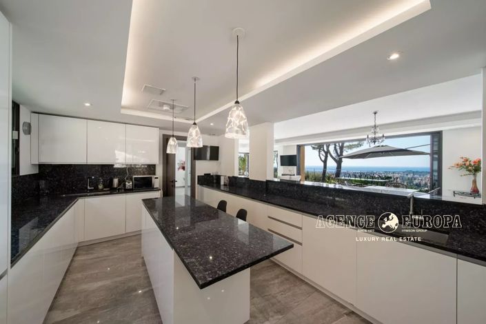 Image No.8-6 Bed House for sale