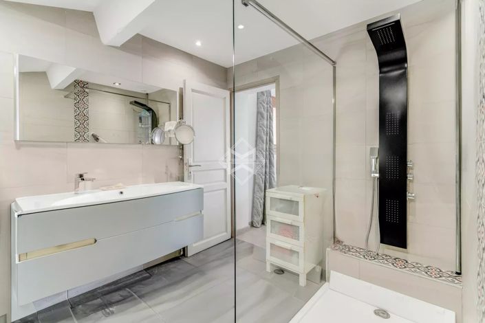 Image No.14-4 Bed House for sale