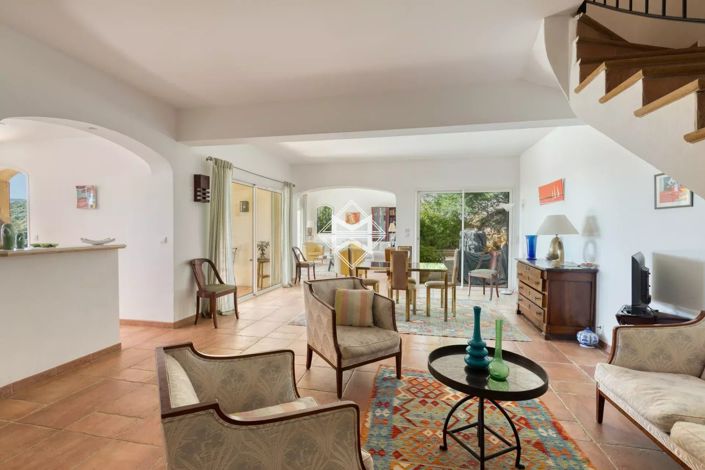 Image No.6-4 Bed House for sale