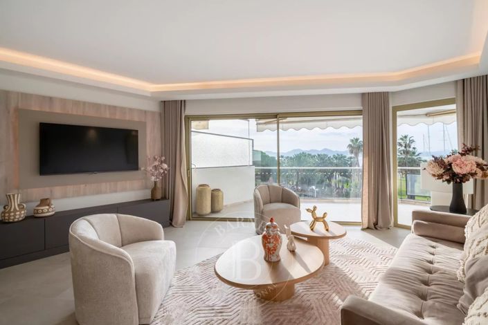 Image No.10-3 Bed Apartment for sale