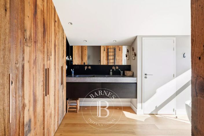 Image No.16-5 Bed House for sale