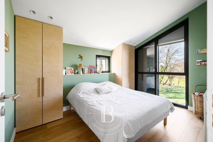 Image No.17-5 Bed House for sale