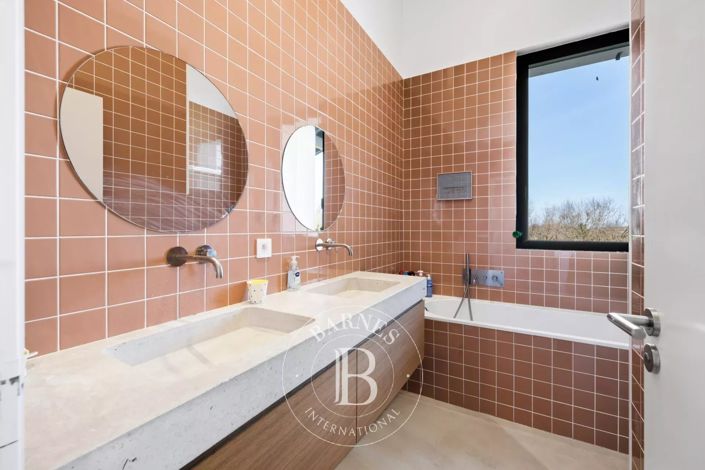 Image No.18-5 Bed House for sale