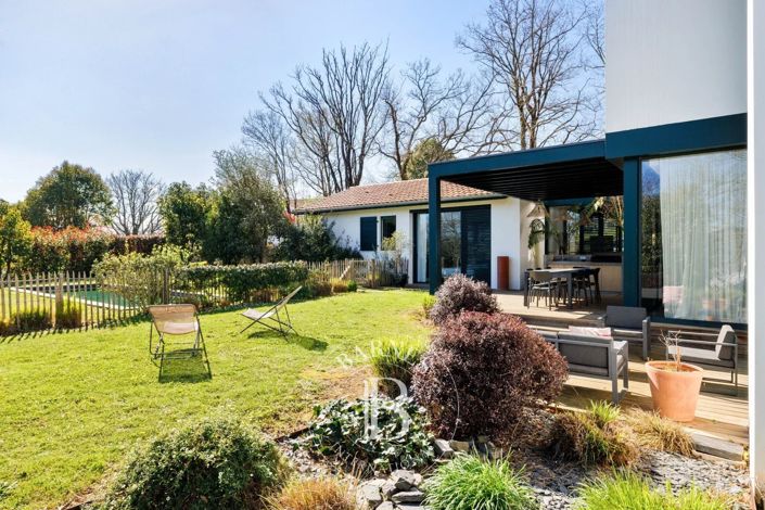 Image No.4-5 Bed House for sale