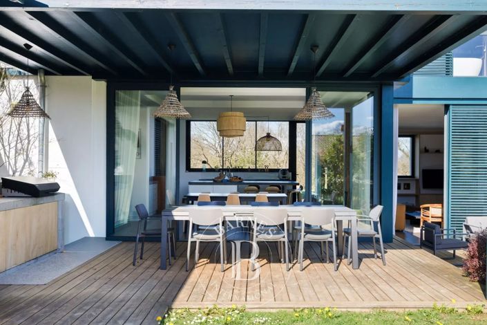 Image No.6-5 Bed House for sale