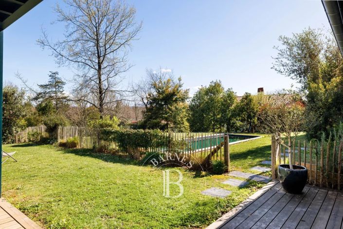 Image No.7-5 Bed House for sale