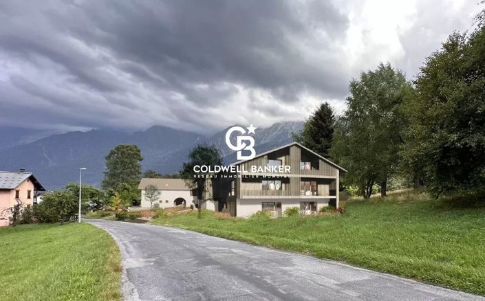 Image No.6-8 Bed House for sale