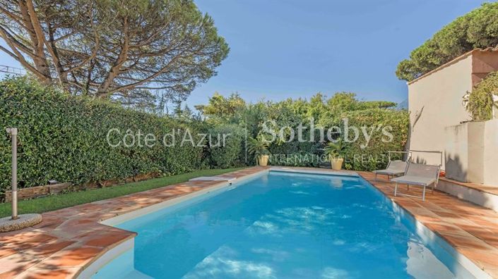 Image No.8-8 Bed House for sale